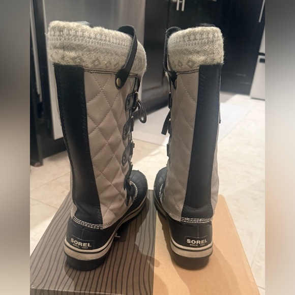 Sorel Tofino Holiday Boot 8 Silver Sage - Picture 5 of 11